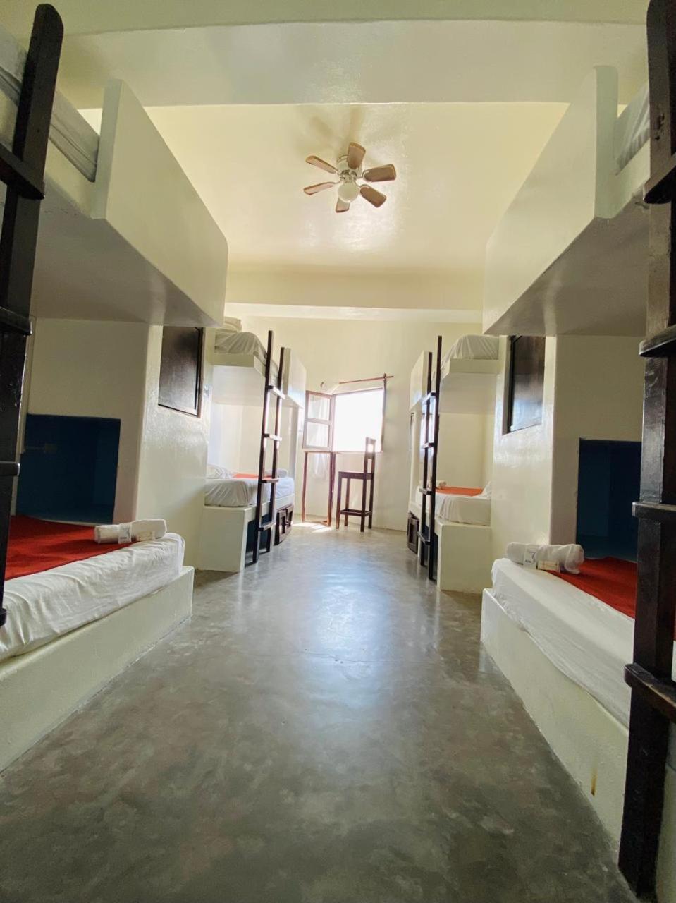 Loki Del Mar Hostel มันโกรา ภายนอก รูปภาพ